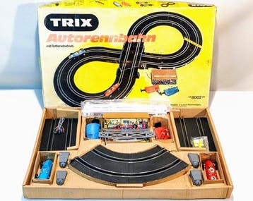 TRIX 1:43 - Modelauto - Trix Autorennbahn set met 2 Lotus, Nieuw