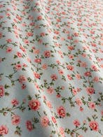 Klassiek tafellaken voor grote tafels. Roze roosjes -