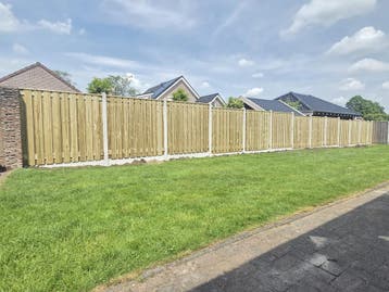 Meerde combinaties hout-beton schuttingen, Nieuw