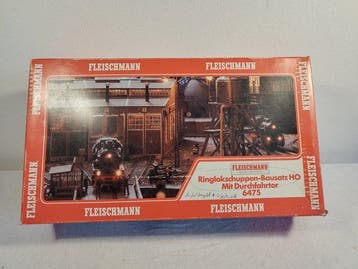 Fleischmann 1:87 - Modelbouwdoos - Bausatz Ringlokschuppen -, Hobby en Vrije tijd, Modeltreinen | H0, Nieuw