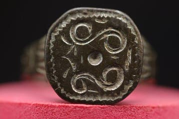 Middeleeuws (gotisch) - Bronzen abstract gedecoreerd ring -