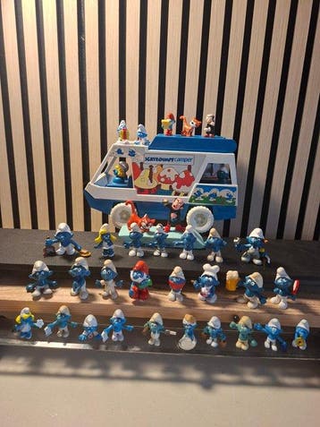 Schleich en Peyo - Speelgoed 33 smurfen en smurfencamper -