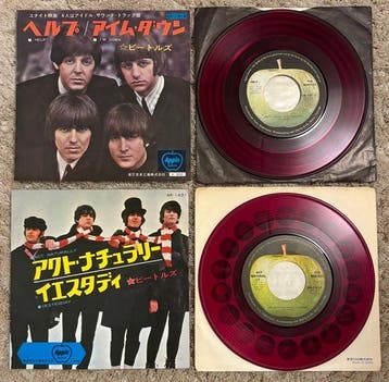 Beatles - Set of Two Japanese RED VINYL Singles – RARE Apple, Nieuw in verpakking