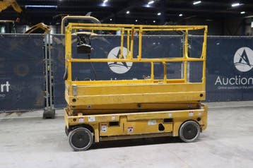 Veiling: Schaarlift Haulotte Compact 8 Elektrisch 8.2m 2012, Ophalen