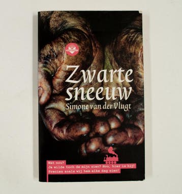 BT2005 Zwarte sneeuw - Simone van der Vlugt 9789034528681, Boeken, Verzenden, Gelezen, Simone van der Vlugt