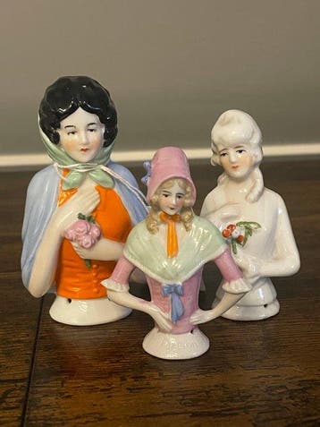 Beeldje - Half-doll figurine (3) - Porselein