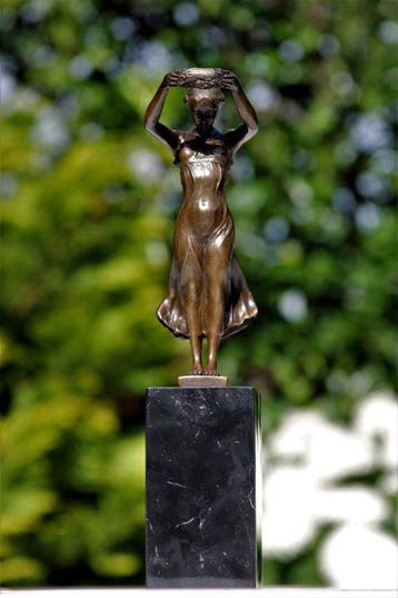 Beeld, OF GËLLE FRA OR THE GOLDEN LADY - 33 cm - brons