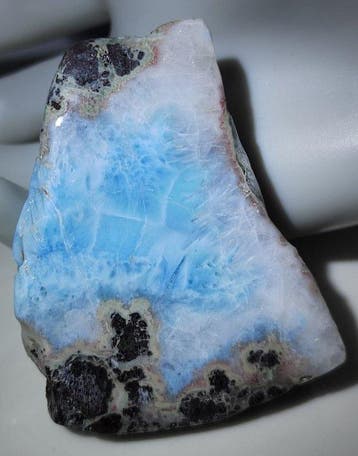 Larimar ruwe steen van hoge kwaliteit AAA- 77.15 g
