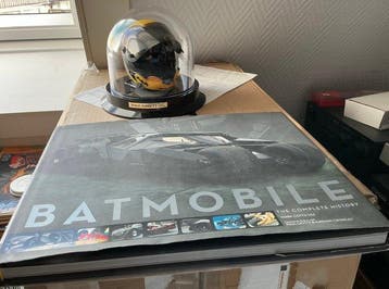 Rare Batman Merchandise - Book & Helmet, Nieuw