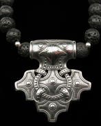 Het Pantser van Asgard - Thors Mjölnir en Odins Raaf -