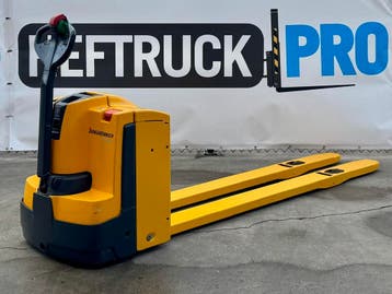 Jungheinrich EJE225 (2013) met 240 cm lange vorken MET VIDEO, Zakelijke goederen, Machines en Bouw | Heftrucks en Intern transport