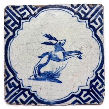 Antiek Tegel - Antieke Delftsblauwe tegel met springend hert