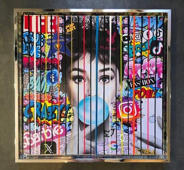 Elmago - Audrey hepburn pop bubble gum apple
