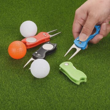 Opvouwbare Golf Divot Reparatie Tool met Magnetische Bal Mar, Sport en Fitness, Verzenden, Nieuw