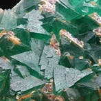 Grote groene octahedrische fluoriet met paarse fluoriet,