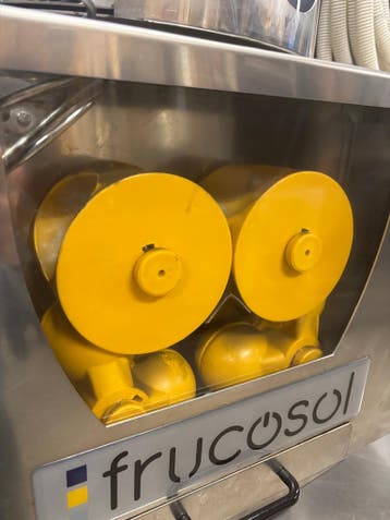 Frucosol Vruchtenpers F50A 20-25/Min Ø80mm Auto. Vulling, Zakelijke goederen, Horeca | Keukenapparatuur, Ophalen of Verzenden