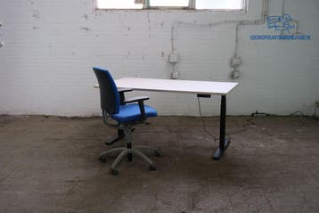 Elektrisch verstelbaar bureau 160x80 cm – helder blad, zwart, Verzenden, Gebruikt