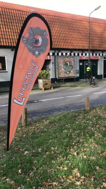 Een winkel? Ja. Maar ook een plek voor verhalen, vriendschap, Nieuw met kaartje, Heren, Broek | textiel