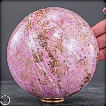 Natuurlijke rhodochrosietbol – zachtroze rosé met een