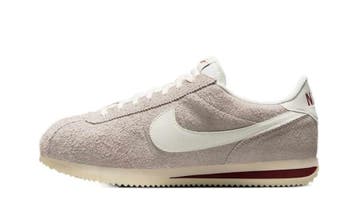 Nike Cortez SE Suede College Grey Dark Team Red Coconut Milk, Nieuw