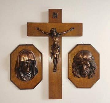 Crucifix (3) - Eikenhout, Koper - 1950-1960 - bijpassend