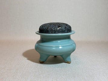 Wierookvat - Keramiek, Legering - Japanse celadon