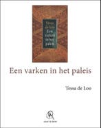 Een varken in het paleis - grote letter 9789029580076, Boeken, Romans, Verzenden, Zo goed als nieuw, Tessa de Loo