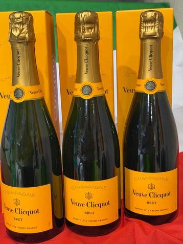 Veuve Clicquot, Yellow Label - Champagne Brut - 3 Flessen, Nieuw