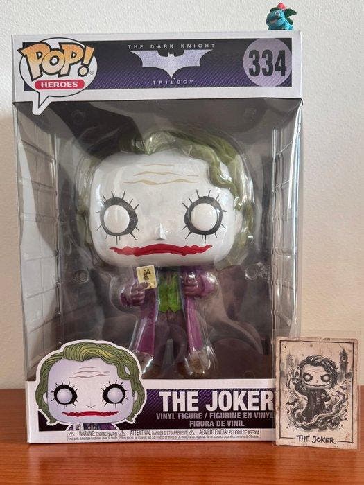 Funko - Funko Pop - DC - The Joker #334 - Super Size Jumbo, Antiek en Kunst, Antiek | Speelgoed