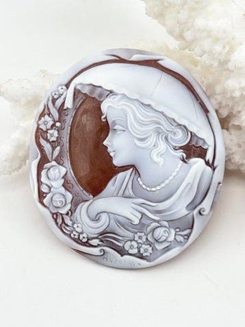 CASSIS MADAGASCARIENSIS - Cameo - Handgesneden camee