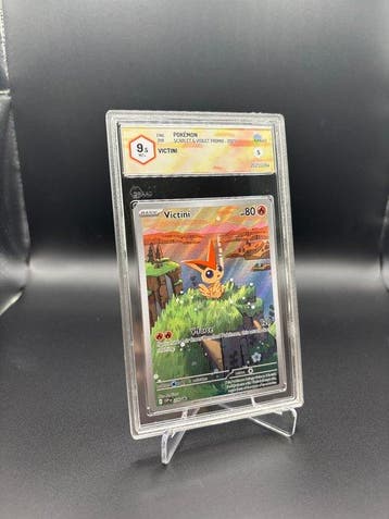 Pokémon - 1 Graded card - Victini 208 Black Star promo Full, Hobby en Vrije tijd, Nieuw