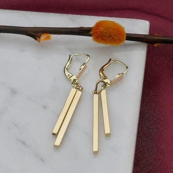 Bicolor gouden lange staafjes oorbellen, Ophalen of Verzenden, Gebruikt, Goud, Goud