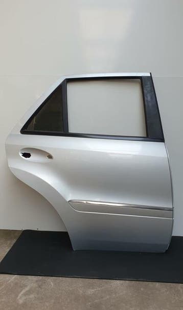 Portier rechtsachter Mercedes ML-klasse w164 (P007), Gebruikt, Deur, Mercedes-Benz, Rechts