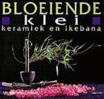BLOEIENDE KLEI, KERAMIEK EN IKEBANA 9789020926828, Verzenden, Gelezen, M. Ingelaere-Brandt