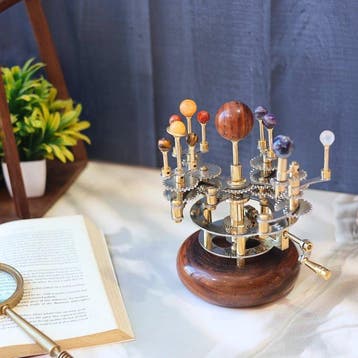 Luxe orrery-zonnesysteemmodel met Zon, Mercurius, Venus,