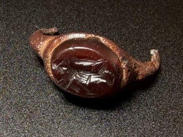 Oud-Romeins IJzer Ring met een carneool-edelsteen, een
