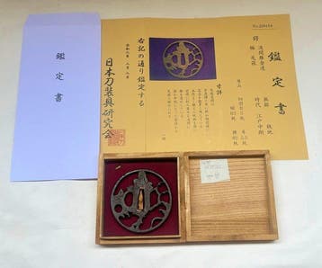 Wilde ganzen sukashi Owari tsuba met beoordelingscertificaat