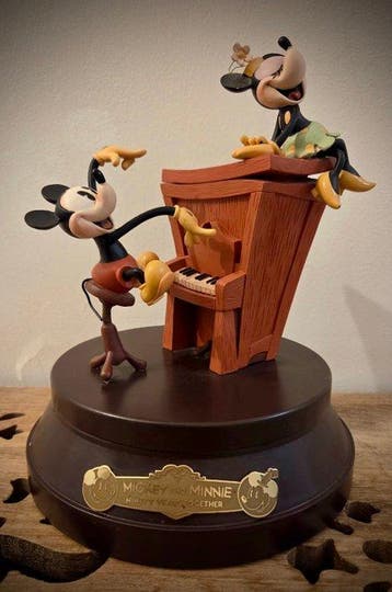 Disney - Mickey Mouse - 1 - Mickey and Minnie Ninety Years, Nieuw