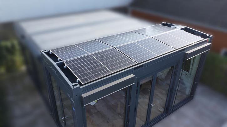 Duurzame zeecontainer 20ft met zonnepanelen, bekijk hier!, Doe-het-zelf en Verbouw, Zonnepanelen en Toebehoren, Compleet systeem