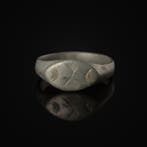 Oud-Romeins Zilver Ring met vleugels van de Legionaire