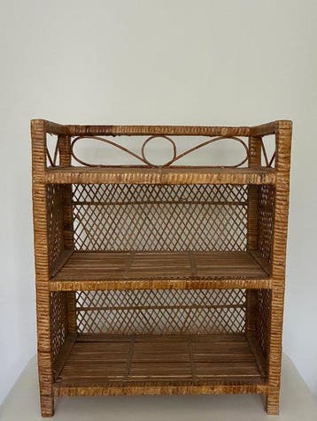 Kast - Rattan - Vintage rotan kastje (etagère) met drie, Antiek en Kunst