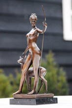 sculptuur, diana met reebok - 33 cm - bronze marble