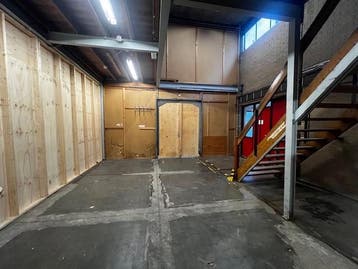 Bedrijfsruimte 75 m/2 op De Zwette (West) te Leeuwarden, Zakelijke goederen, Huur, Bedrijfsruimte