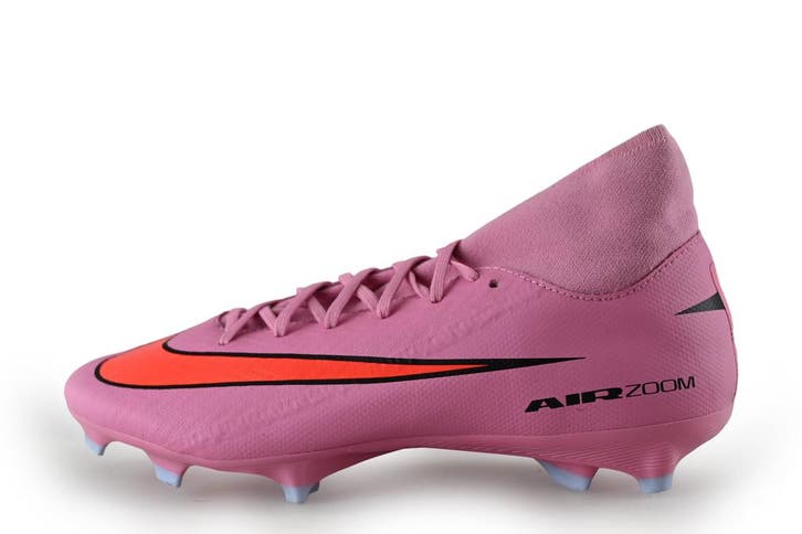 Nike Voetbalschoenen in maat 39 Roze, Kleding | Dames, Schoenen, Overige kleuren, Zo goed als nieuw, Verzenden