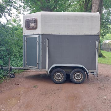 Blomert 1.5 paards trailer,  wanden en bodem zijn hard, Gebruikt, 1½-paards trailer