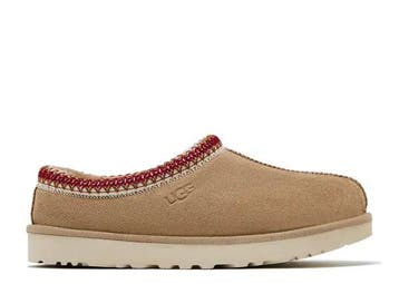 UGG Tasman II Slipper Sand Dark Cherry (Pantoffels), Verzenden, Nieuw, UGG, Sneakers of Gympen