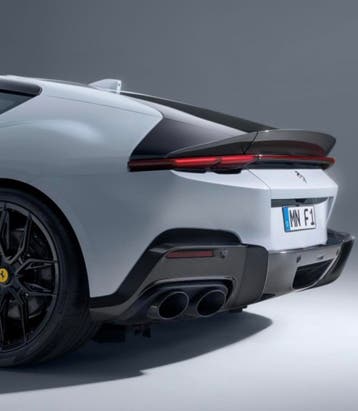 Dit betreft een Ferrari 12Cilindri Carbon Novitec kofferbak, Verzenden