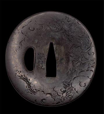 Japanse tsuba gesigneerd Yasuchika () – shibuichi –