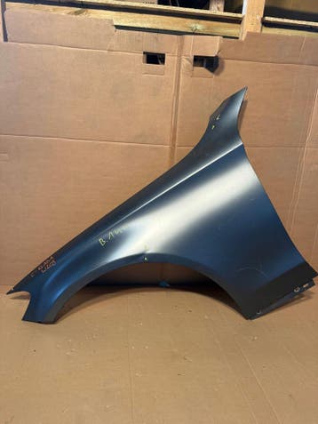 Voorkant linker spatbord Mercedes-Benz C W205 A2058810121, Verzenden, Gebruikt
