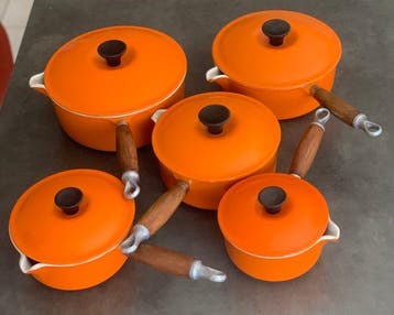 Le Creuset - Kookpottenset (5) - bron, Hout, Bakeliet - Met, Antiek en Kunst